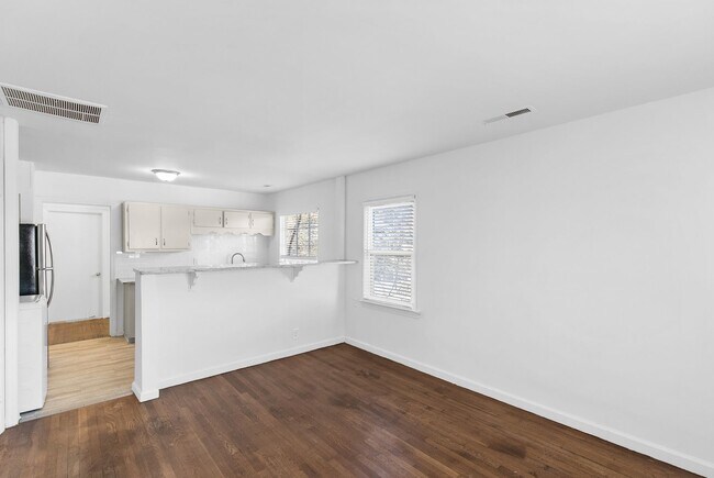 Building Photo - Gean Rise - 1 Bedroom / 1 Bathroom with Balcony/Porch