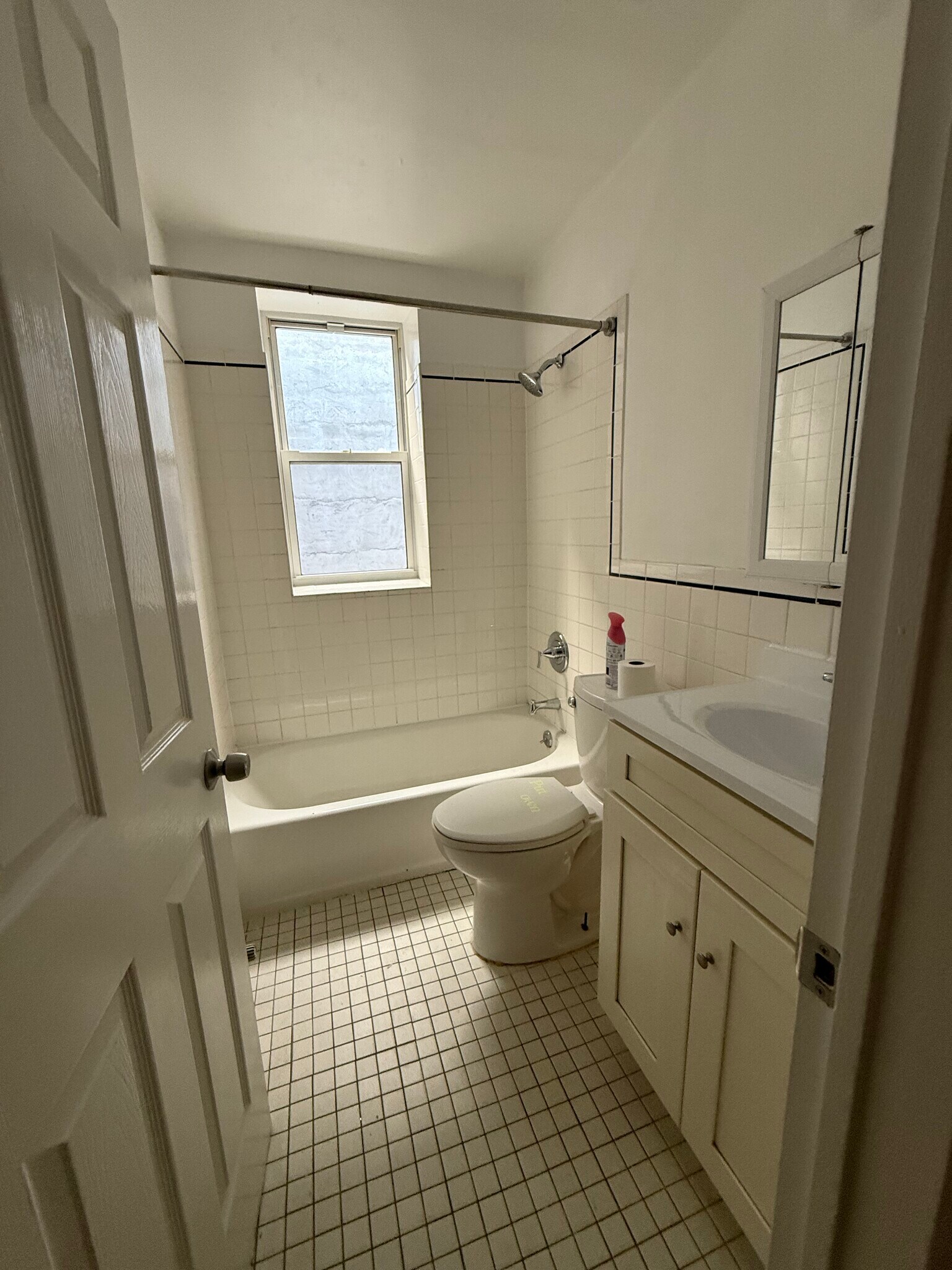 Building Photo - 819 Saratoga Ave