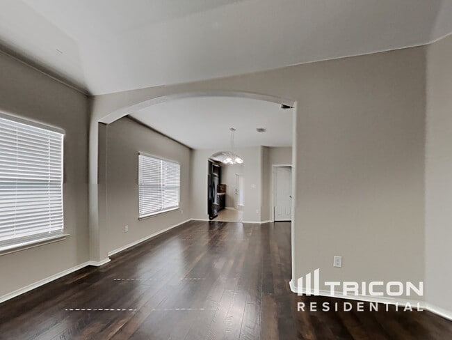 Building Photo - 1335 Crane Ct