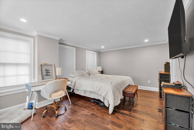 Building Photo - 406 Kings Hwy E