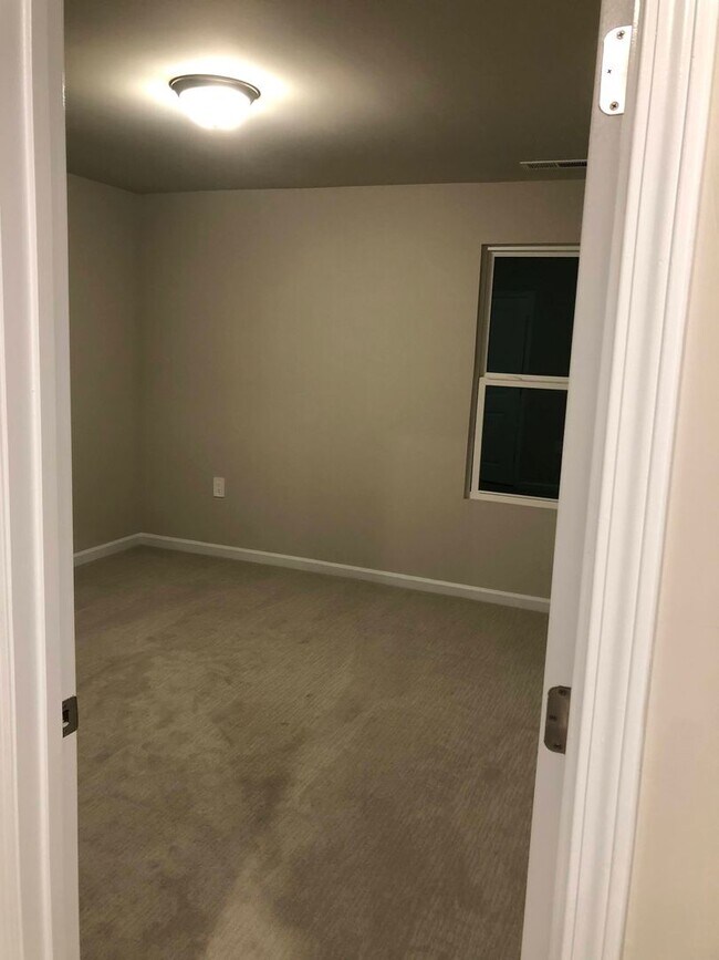 Building Photo - Modern 5 Bed | 3 Bath House in Cary