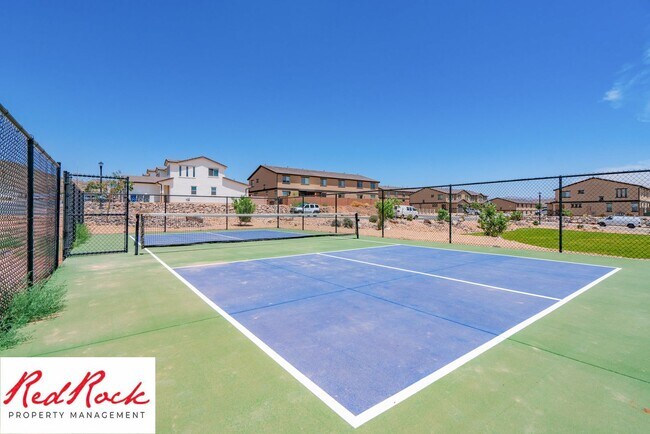 Building Photo - 4 Bedroom, 2.5 Bathroom Townhome in Hurric...