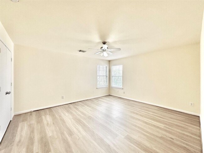 Building Photo - 2214 Bristol Bend Ln