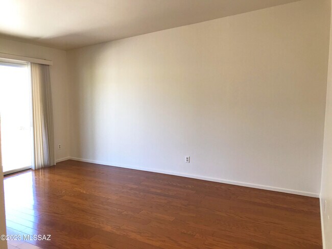 Building Photo - 7800 N Nicole Pl