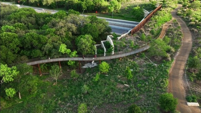 Building Photo - 2Bd Condo in Gated Community! Available NOW!