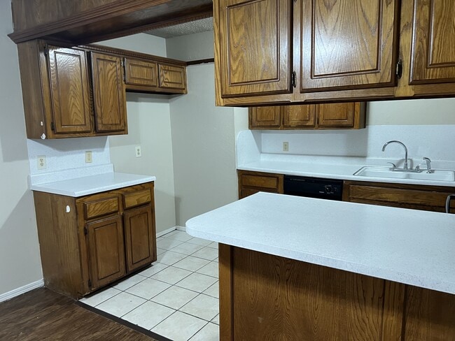 Building Photo - 12602 Abbotts Way