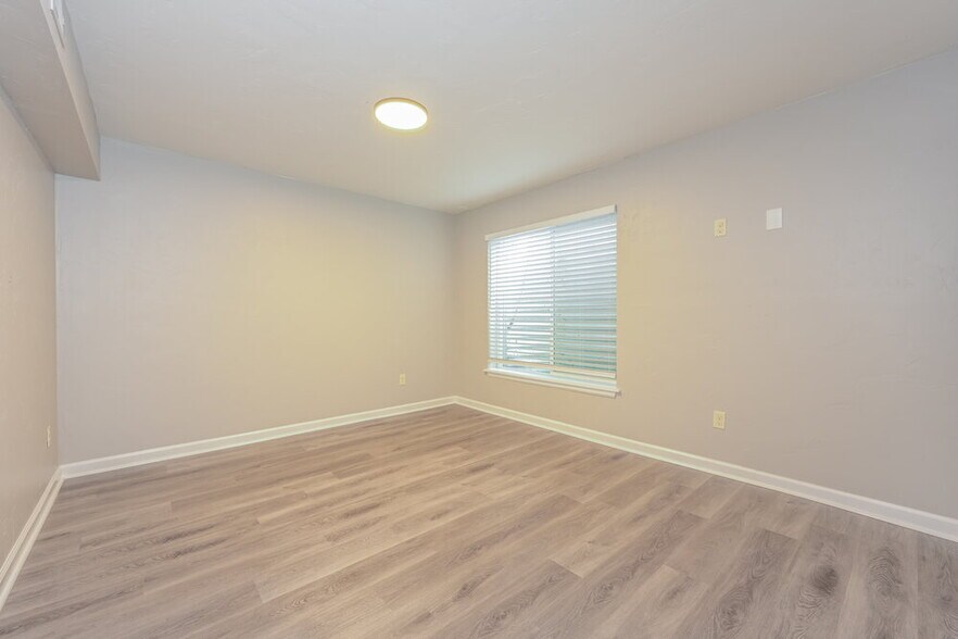 Building Photo - 3537 E 141st Pl