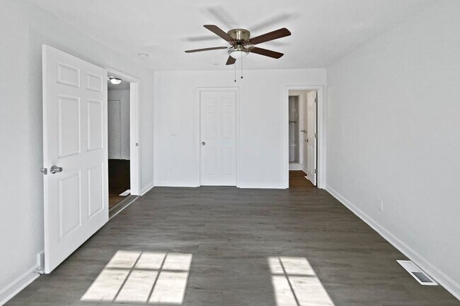 Building Photo - 10014 Hardesty Ave