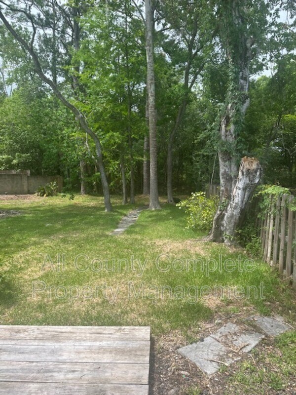 Building Photo - 8550 Sturbridge Cir W