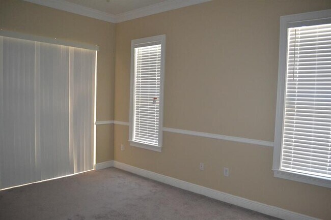 Building Photo - 461 Sanford Ave