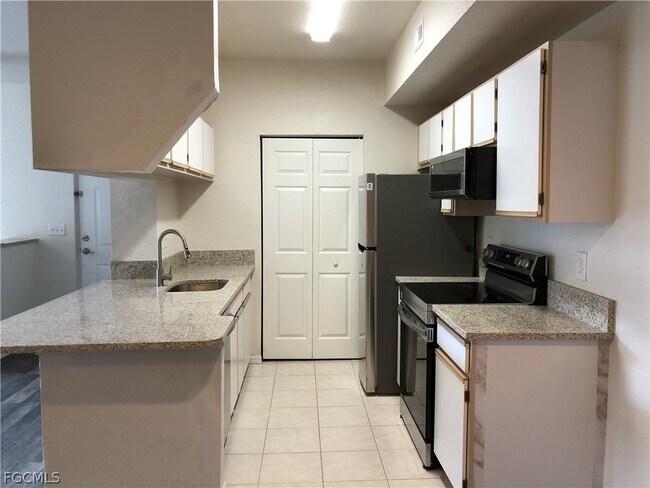 Building Photo - 6341 Aragon Way