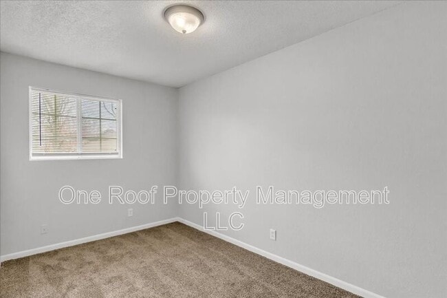 Building Photo - 2000 Chateau Dr