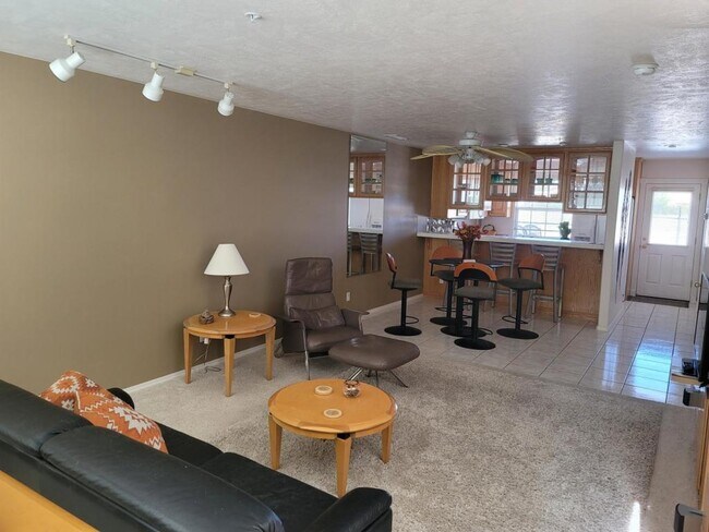 Building Photo - 1200 Glen Canyon Dr