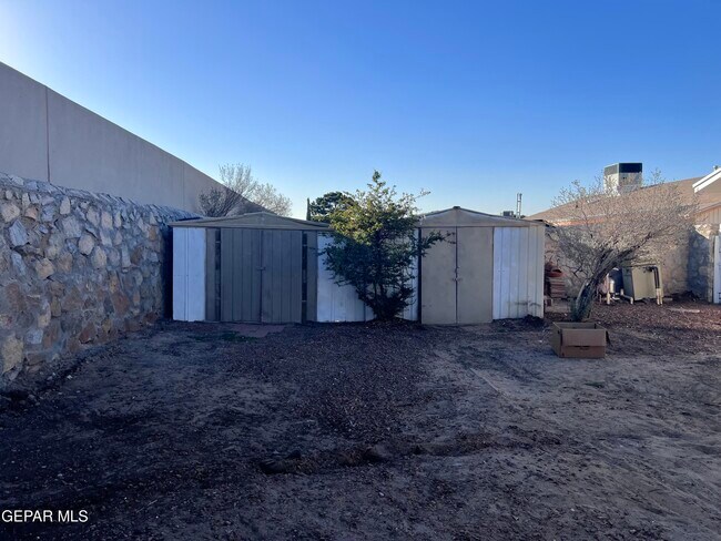 Building Photo - 10524 Candlewood Ave