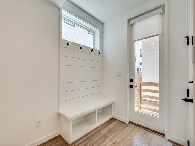 Building Photo - 520 Wabash Ave NE