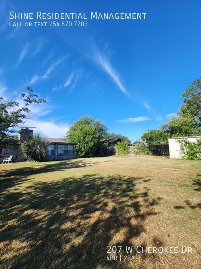 Building Photo - 207 W Cherokee Dr