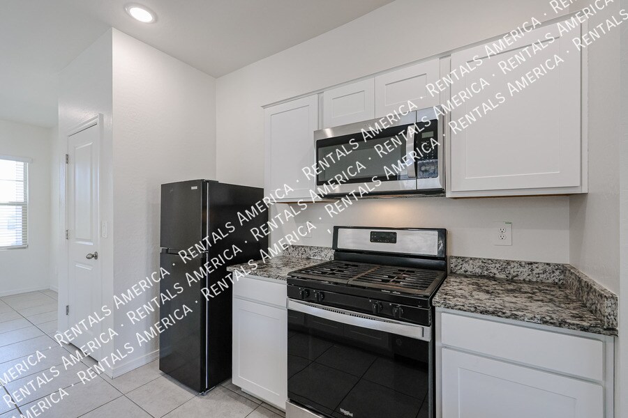 Building Photo - 5720 W Sunrise Dr