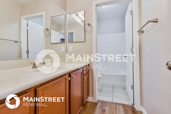 Building Photo - 3117 E Harrison St