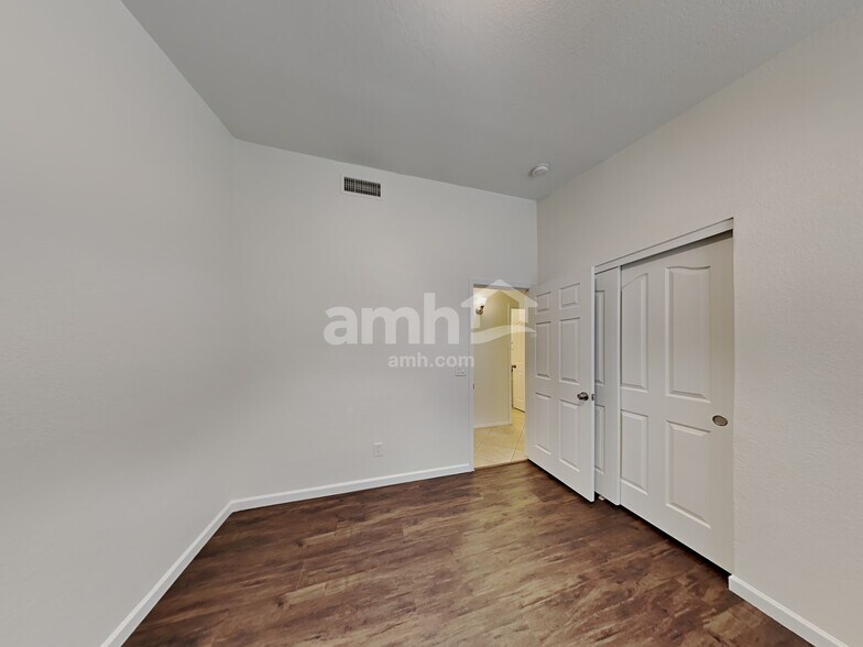Building Photo - 2623 N 125th Dr