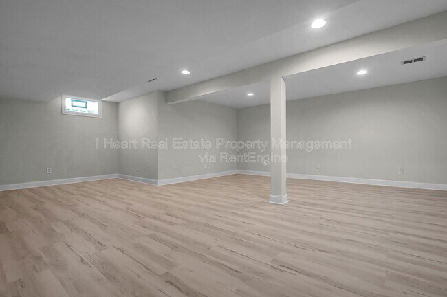 Building Photo - 9580 Mission Dr