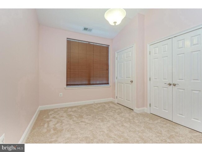 Building Photo - 508 Captains Way