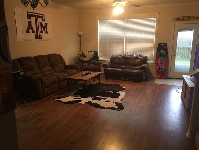 Building Photo - 2498 Horse Shoe Dr