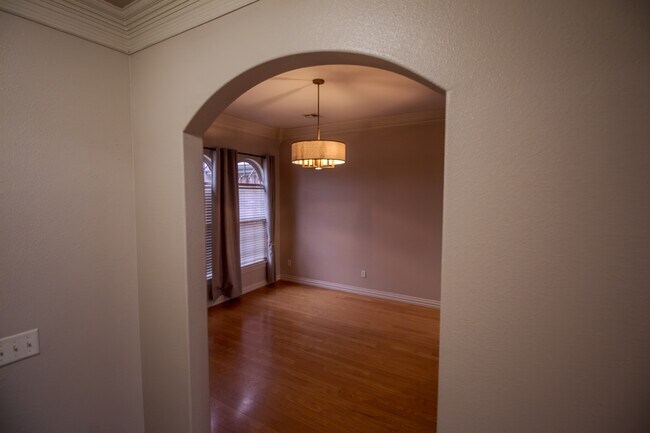Building Photo - 202 Dawn Dr