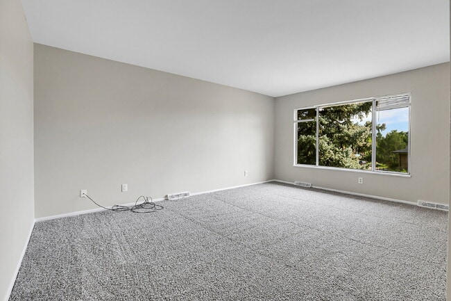 Building Photo - $2,600.00, 3-bed, 2.5-bath, located in Lak...