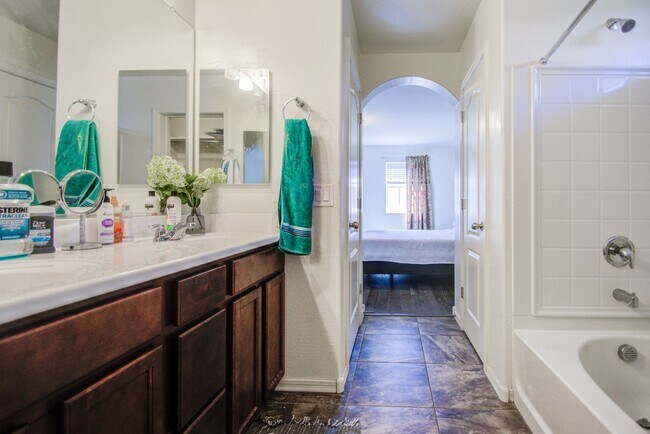 Building Photo - Cooley Station Stunning 3 bedroom!