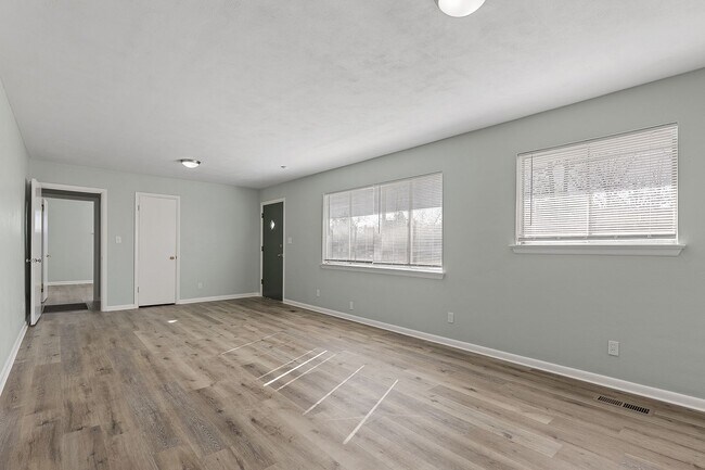 Building Photo - For Rent - Adorable 4BR 2BA house - East R...