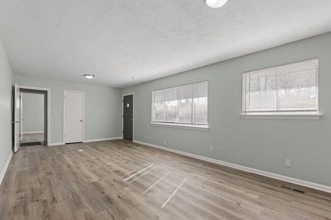 Building Photo - For Rent - Adorable 4BR 2BA house - East Ridge