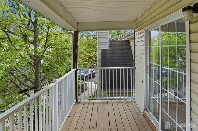 Building Photo - 27 Forest Dr