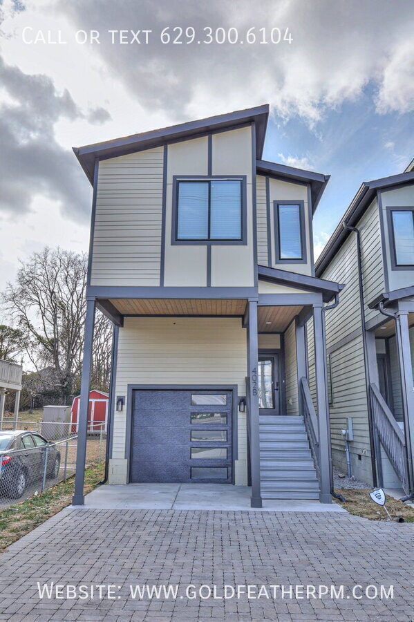 Building Photo - 402B E Trinity Ln-