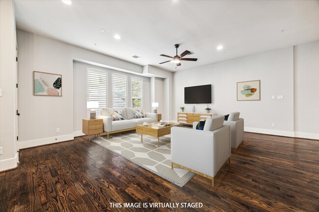 Building Photo - 912 Yale St