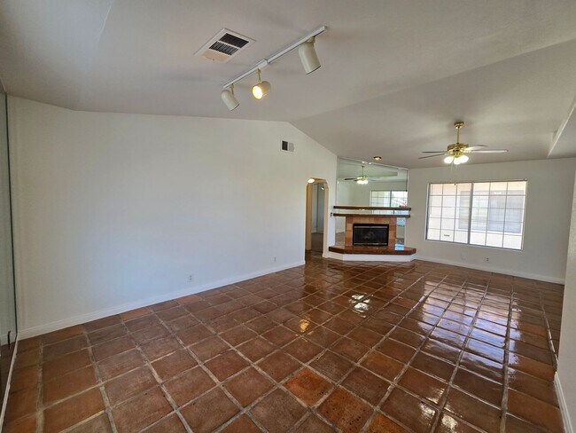 Building Photo - 1421 Santa Margarita St