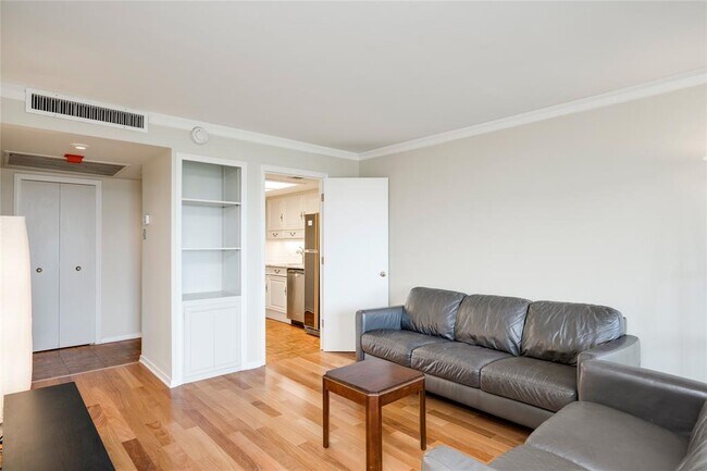 Building Photo - 1122 Colorado St