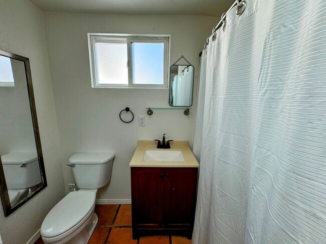 Building Photo - North Pacific Beach 1 Bedroom/1 Bathroom w...