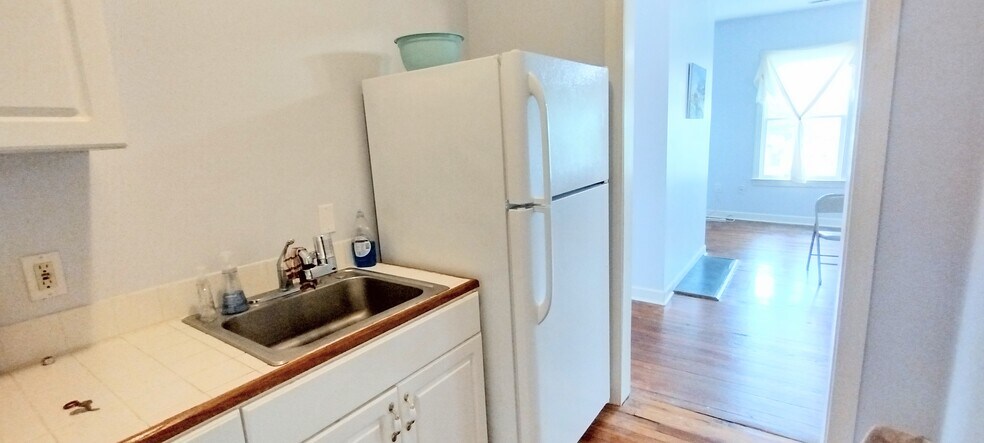 Kitchen - 183 Alabama St