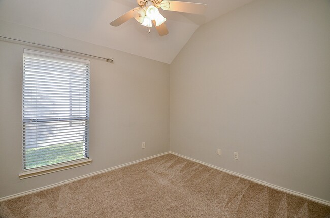 Building Photo - 26006 Palmdale Estate Dr