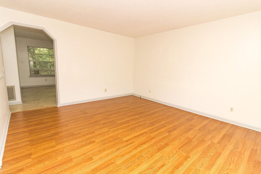 Building Photo - 5781 Taggart Dr