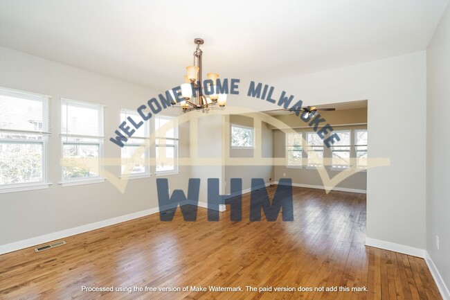 Building Photo - Move in Today! Cozy 2 bedroom unit in Milw...