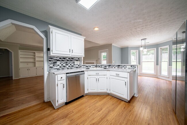 Building Photo - 3 bedroom 2 bath North Columbus