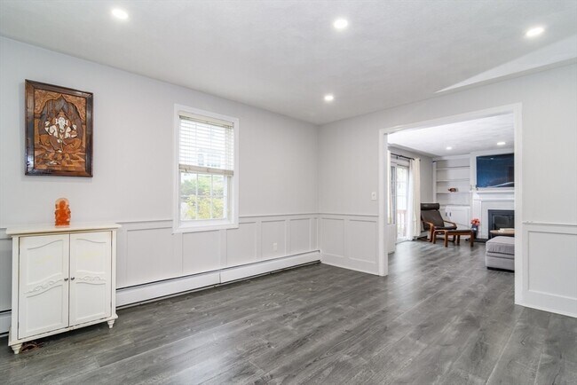 Building Photo - 10 Homeward Ln