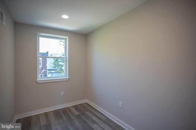 Building Photo - 2521 S Dewey St