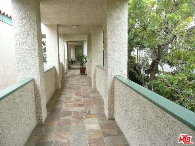 Building Photo - 502 San Vicente Blvd