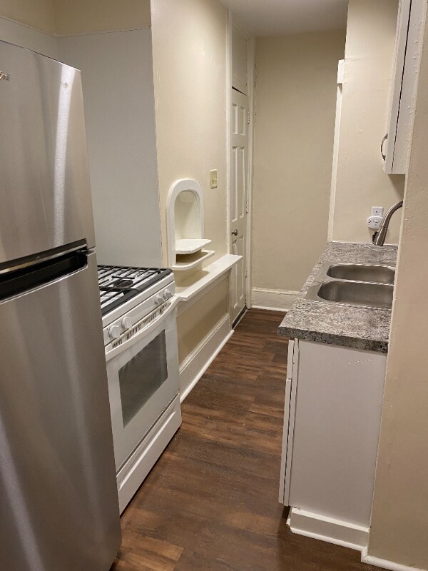 Building Photo - 428 W King St