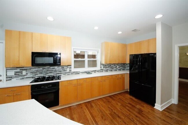 Building Photo - 1354 Brookhaven Village Cir NE