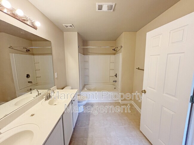 Building Photo - 301 Pampas Ct