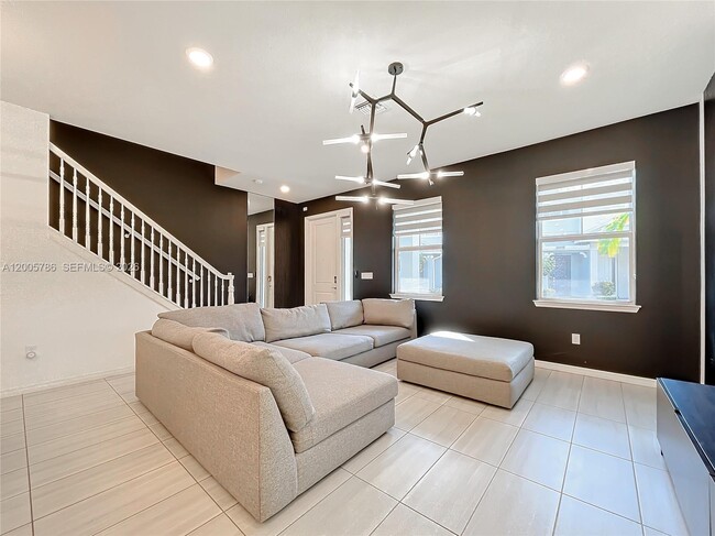 Building Photo - 5040 Eucalyptus Dr