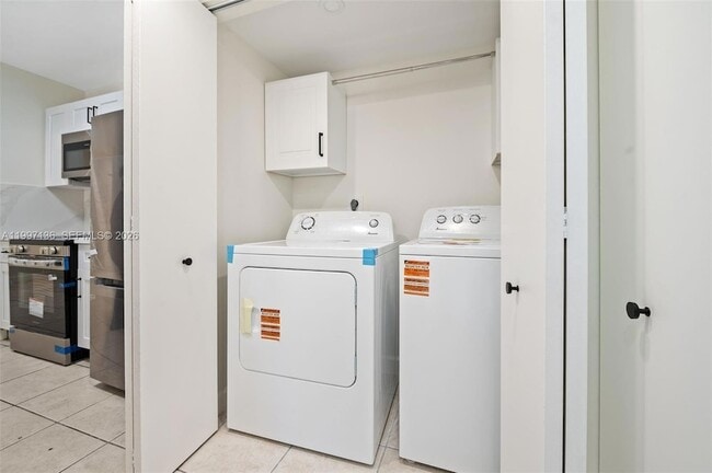 Building Photo - 10610 SW 158th Ct